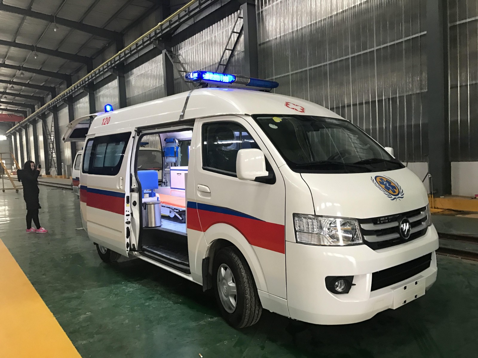 左贡县救护车转院
